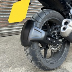 085104 : Versetzter Schmutzfänger Pyramid Honda NX500